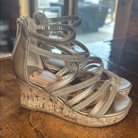 SO Girl's Gold Strappy Wedge Sandals - Picture 2 of 4